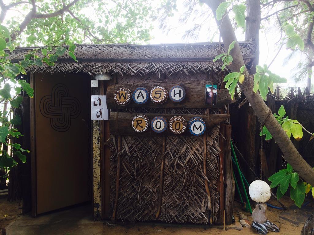 Hut *